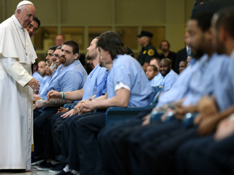Le pape rencontre des victimes de pédophiles et des prisonniers