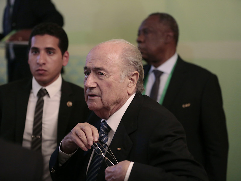 Lâché par les sponsors, Blatter ne désarme pas