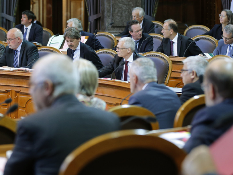 Les élus exercent toujours plus de mandats pour l'économie