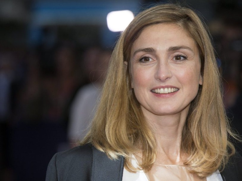 Voici et VSD condamnés pour des photos de Julie Gayet avec Hollande
