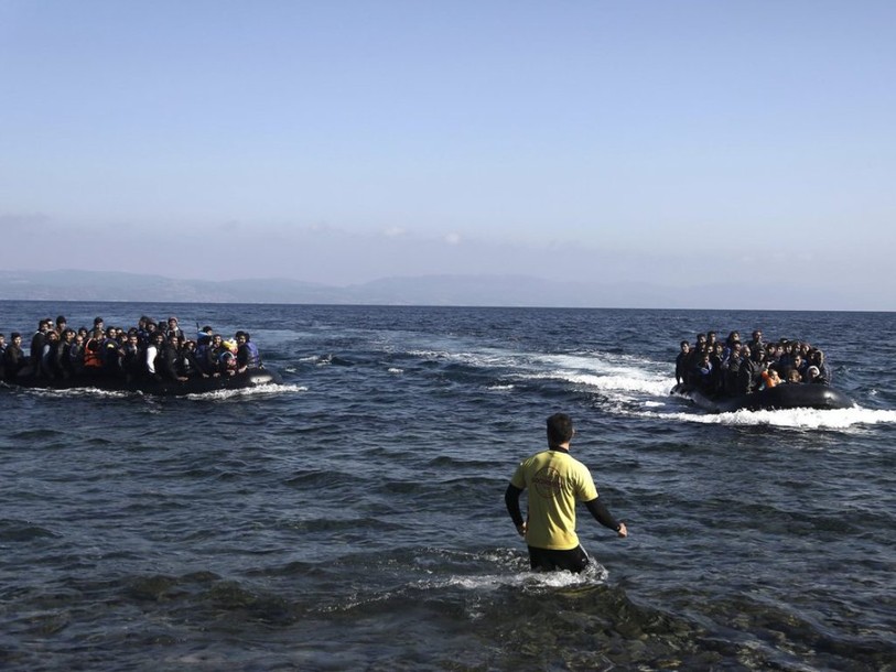 Réfugiés: l'ONU autorise l'UE à agir en force contre les passeurs