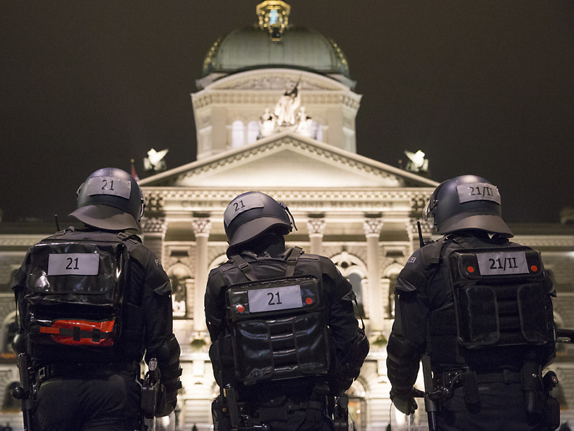 La police fait avorter une manifestation non autorisée à Berne