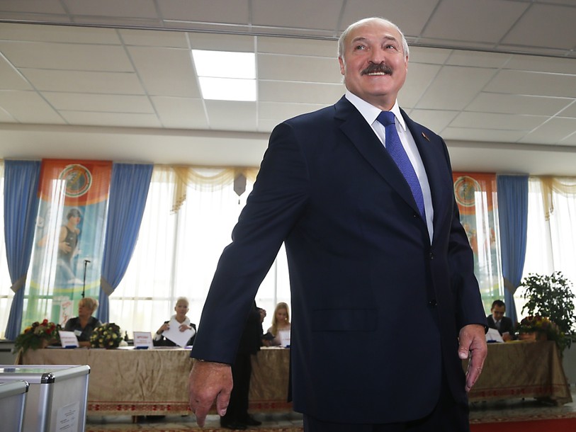 Bélarus: le président Loukachenko réélu avec plus de 80% des voix