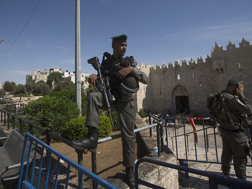 Vague de violences: Israël renforce la répression