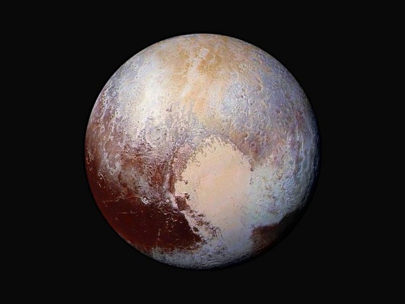 Riche palette de couleurs à la surface de Pluton