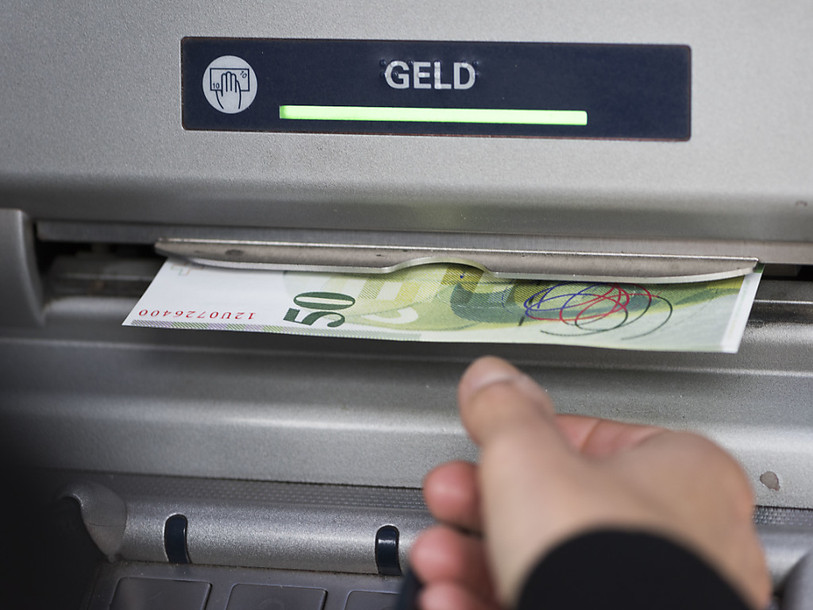 Une première banque suisse introduit un taux d'intérêt négatif