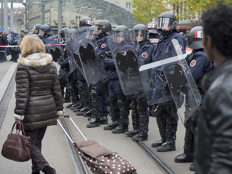 La police cantonale bernoise a interpellé 110 manifestants samedi