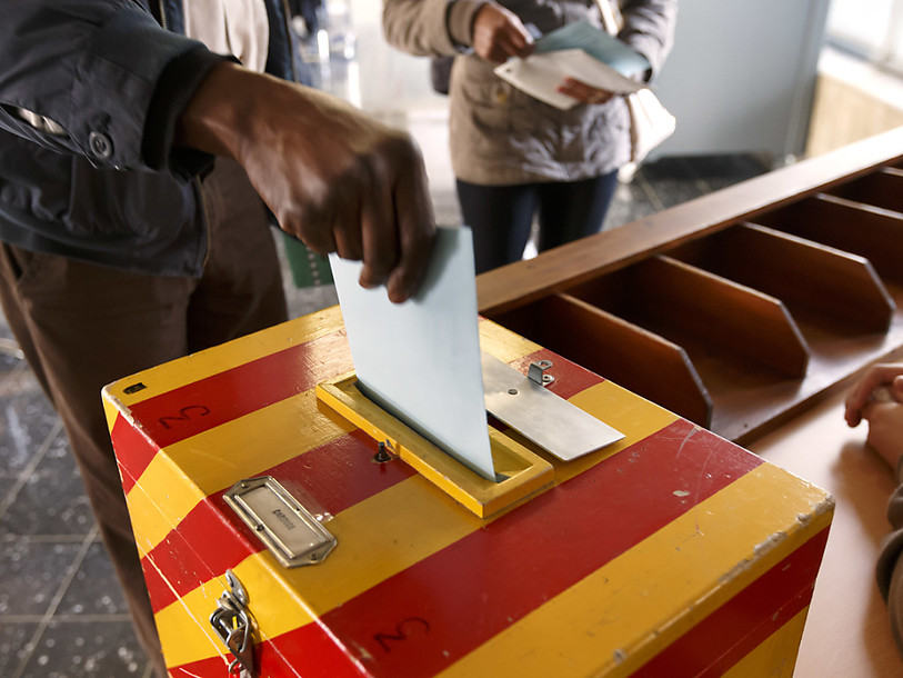 Près de la moitié des électeurs et électrices ont voté dimanche