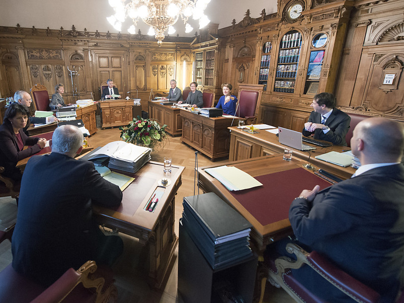 Les Suisses privilégient le statu quo au Conseil fédéral