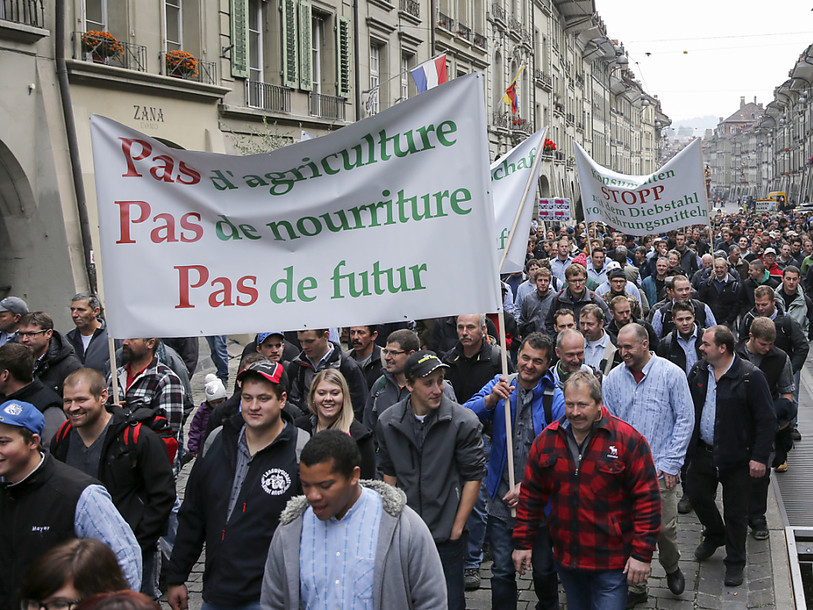 Les agriculteurs défilent à Berne et interpellent la politique
