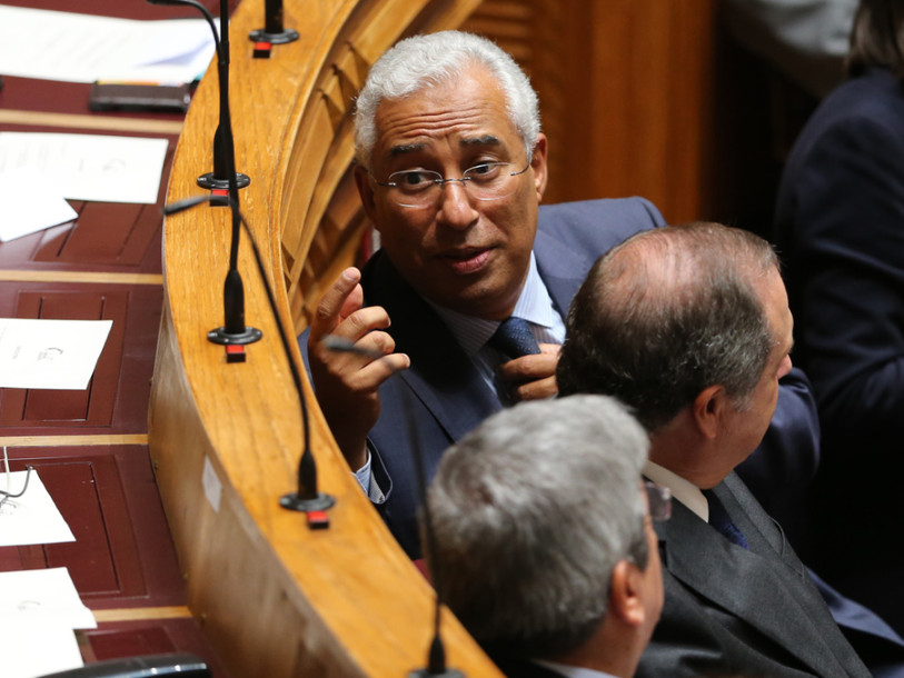 Un socialiste prend la présidence du Parlement