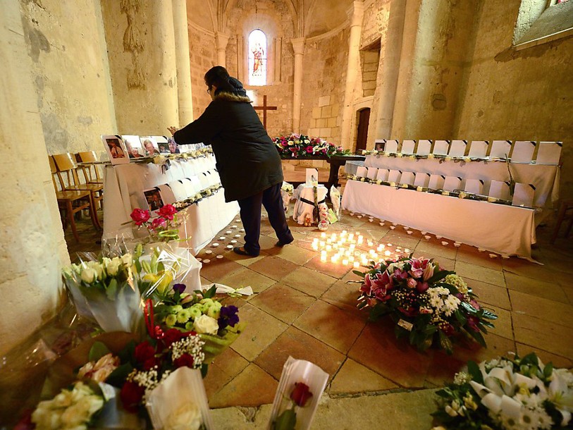 Hommage aux victimes de la catastrophe routière de Puisseguin