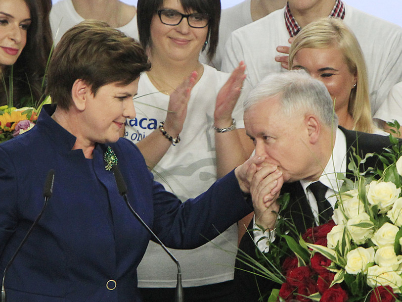 Le parti de Jaroslaw Kaczynski décroche 37,6% des voix en Pologne