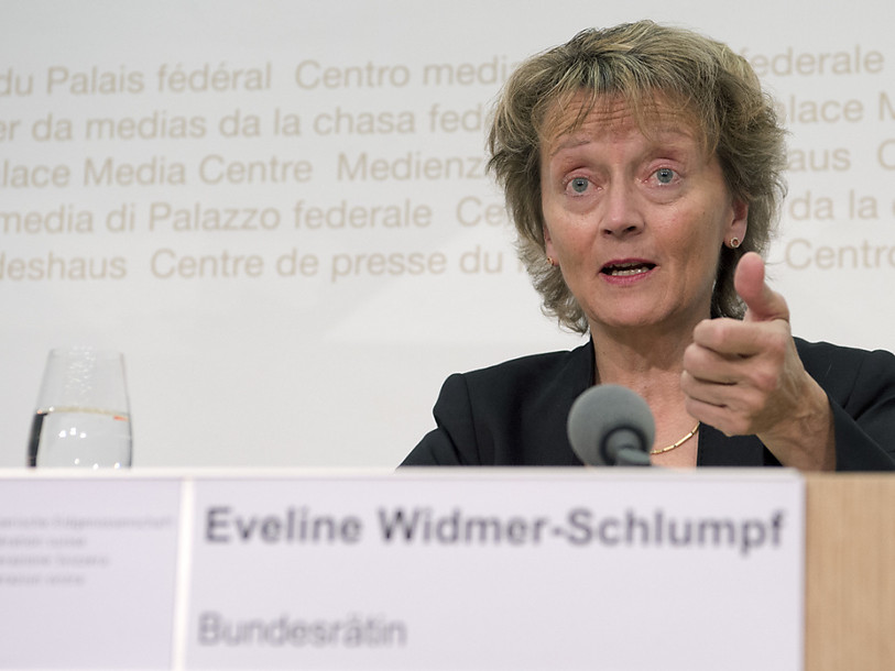 Eveline Widmer-Schlumpf jette l'éponge