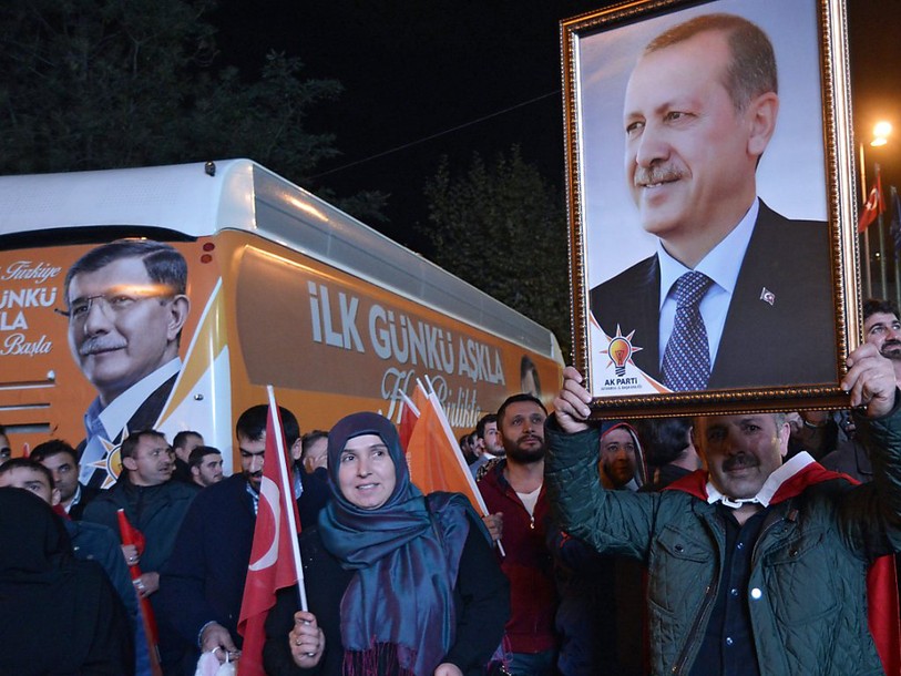 La victoire de l'AKP en Turquie rassure la Bourse et inquiète l'opposition