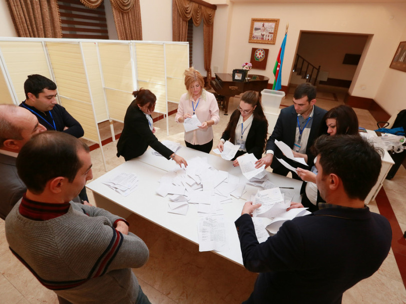 Azerbaïdjan: large victoire du parti au pouvoir aux législatives