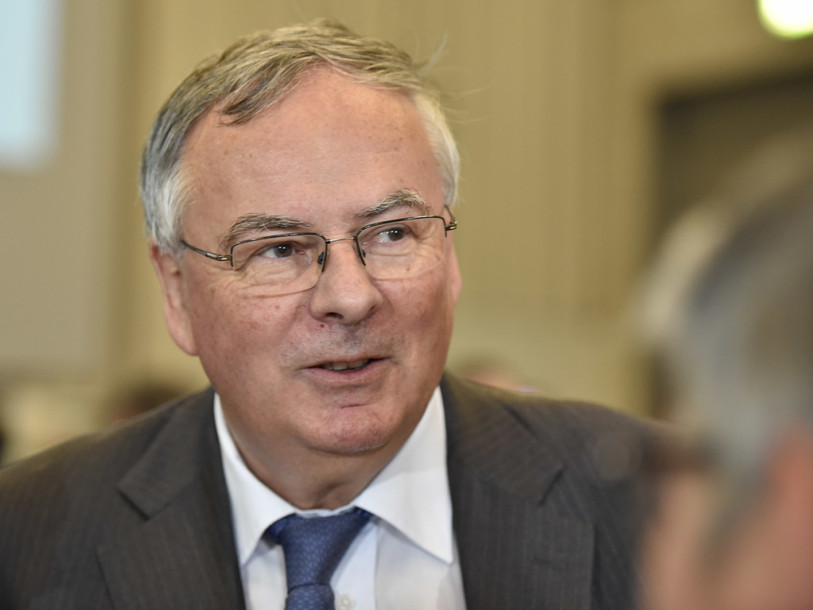 Levrat et Vonlanthen en tête après une centaine de communes