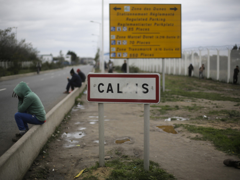 Nouveaux heurts entre migrants et policiers à Calais