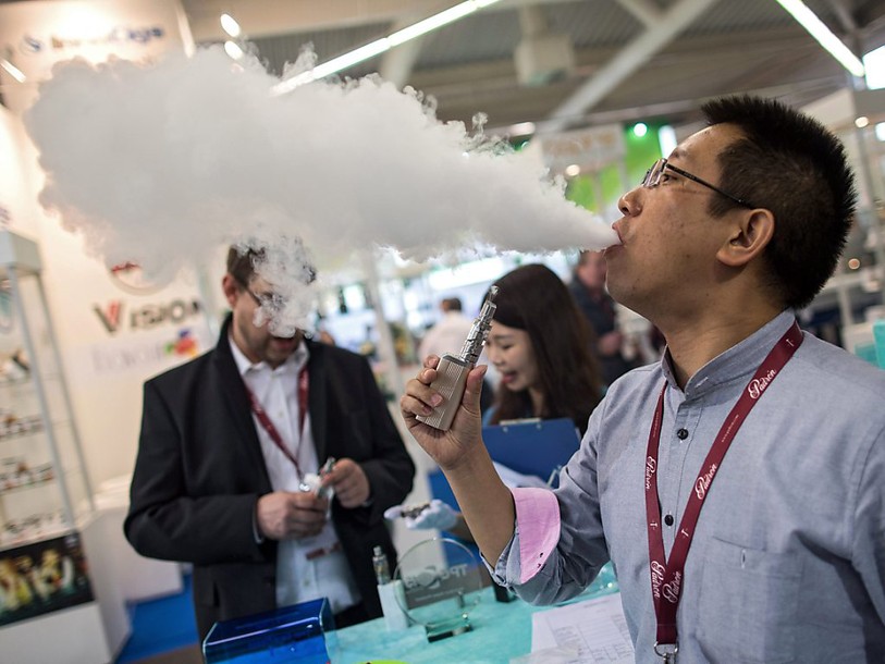 L'e-cigarette avec nicotine devrait être autorisée en Suisse