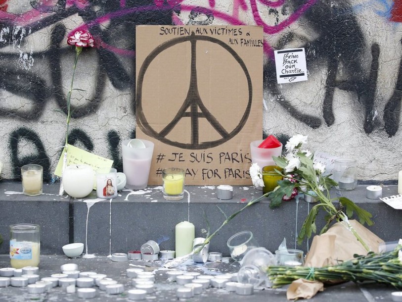 Attentats de Paris: un moins 129 morts, 352 blessés et sept terroristes tués