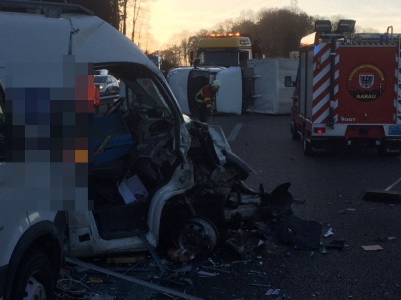 Trois camionnettes impliquées dans un accident: 10 km de bouchon