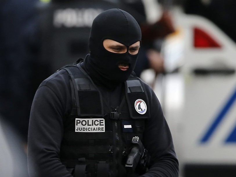 Paris: les suspects de Saint-Denis voulaient attaquer La Défense