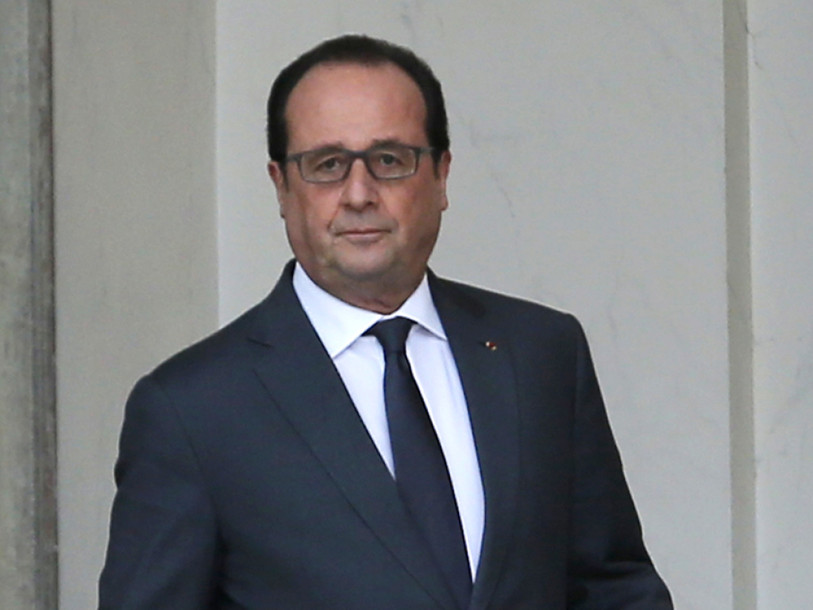 Hollande appelle les Français à ne pas céder à 