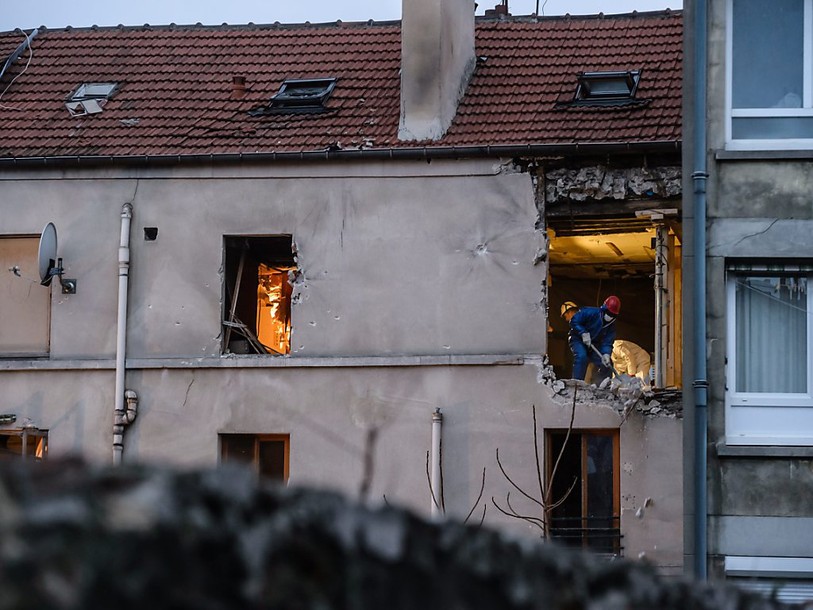 Trois tués dans l'assaut de Saint-Denis, près de Paris, dont une femme
