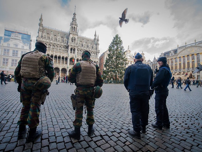 Le niveau d'alerte maximal est maintenu à Bruxelles, annonce Michel