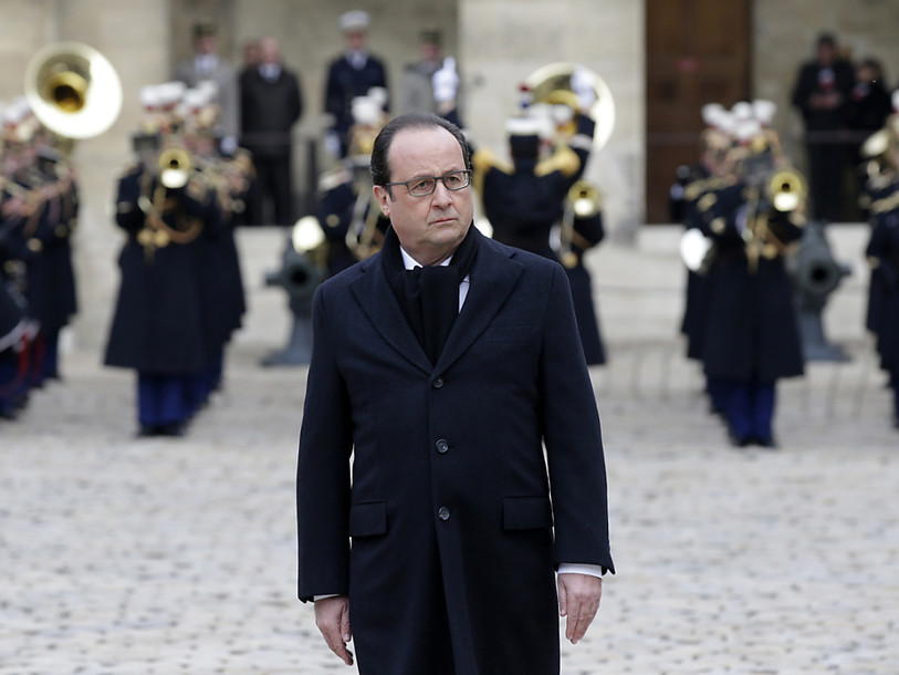 Hommage aux victimes des attentats:Hollande promet de détruire l'EI