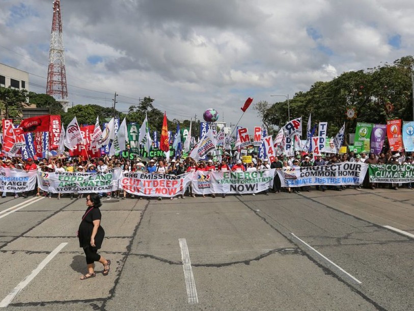 Marches à travers le monde alors que Paris se prépare à la COP21