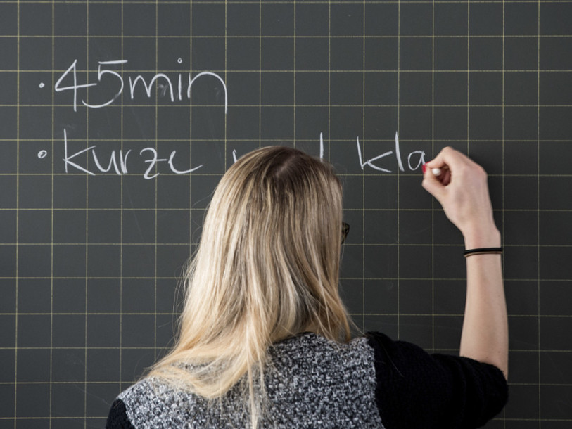 TF: enseigner au degré primaire tend à devenir une profession féminine