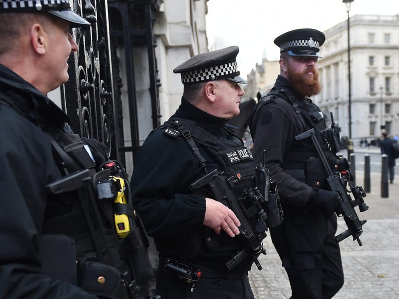 Un homme attaque des passants au couteau à Londres