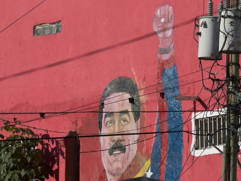 Débâcle électorale: Maduro demande la démission de son gouvernement