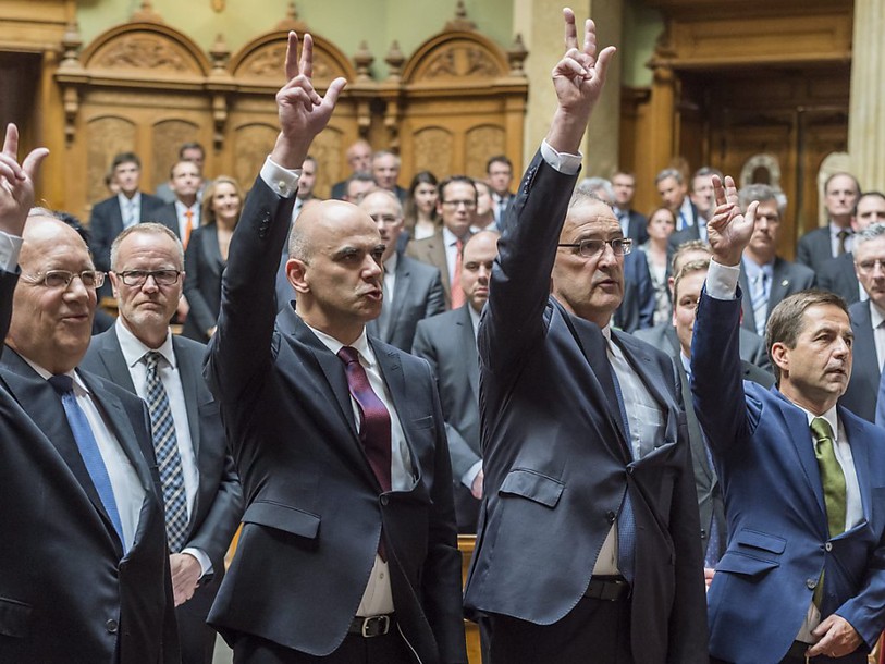Le gouvernement compte à nouveau deux UDC grâce à Guy Parmelin