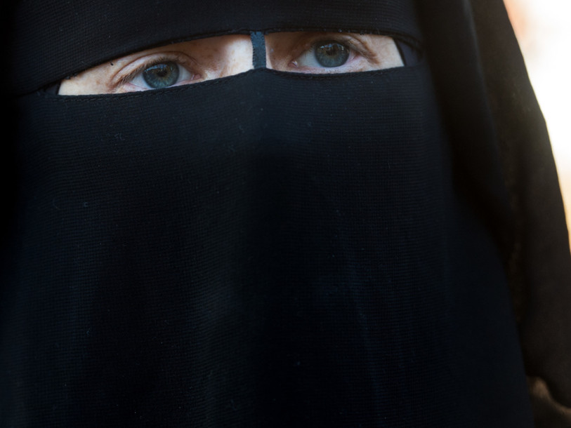 Un entrepreneur veut neutraliser la loi anti-burqa du Tessin