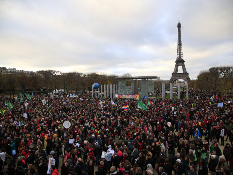 Evénements festifs à Paris pour la fin des négociations de la COP21