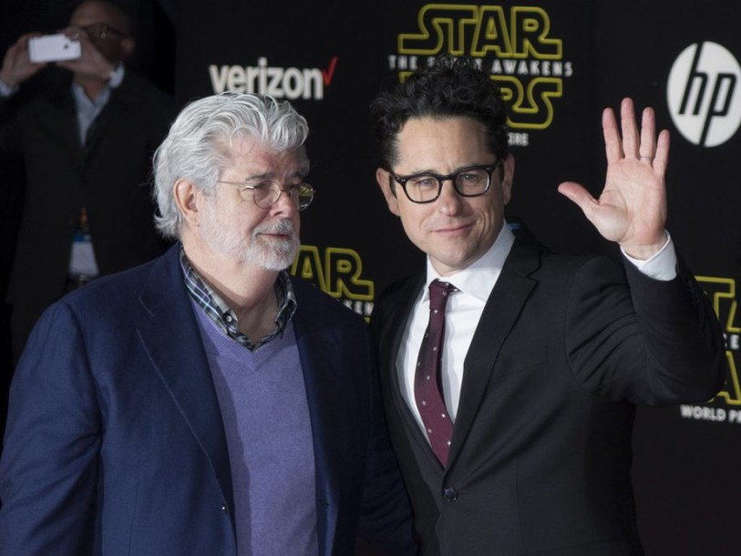 Ovations et cris de joie pendant la première du nouveau 
