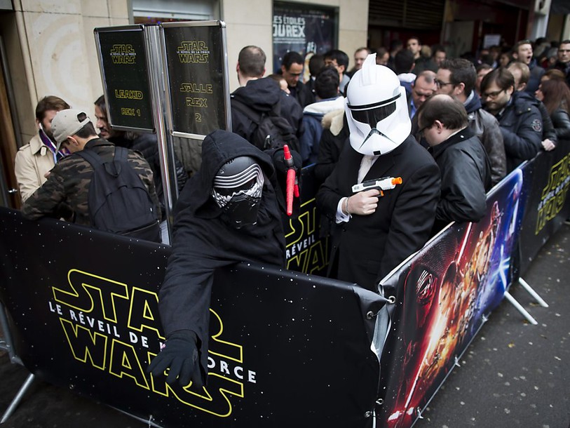 Les fans romands font la file pour Star Wars