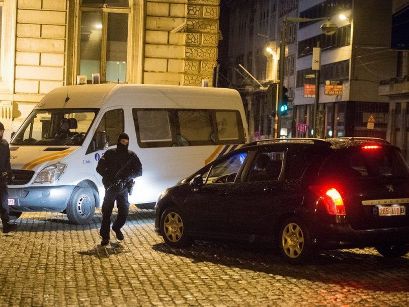 Attentats de Paris: cinq personnes interpellées à Bruxelles