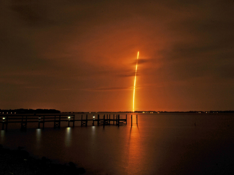 Première pour SpaceX: une partie de sa fusée revient sur Terre