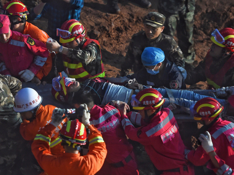 Deux survivants retirés du glissement de terrain de Shenzhen
