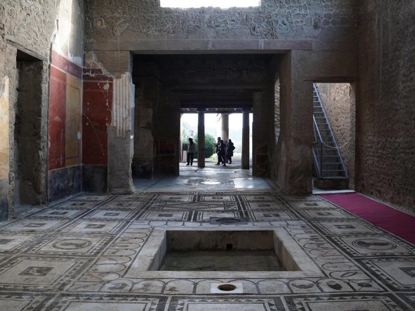 Archéologie: six domus restaurées rouvrent à Pompéi