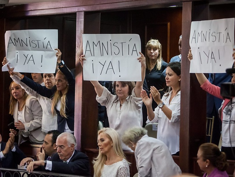 Bras de fer entre gouvernement chaviste et opposition de droite