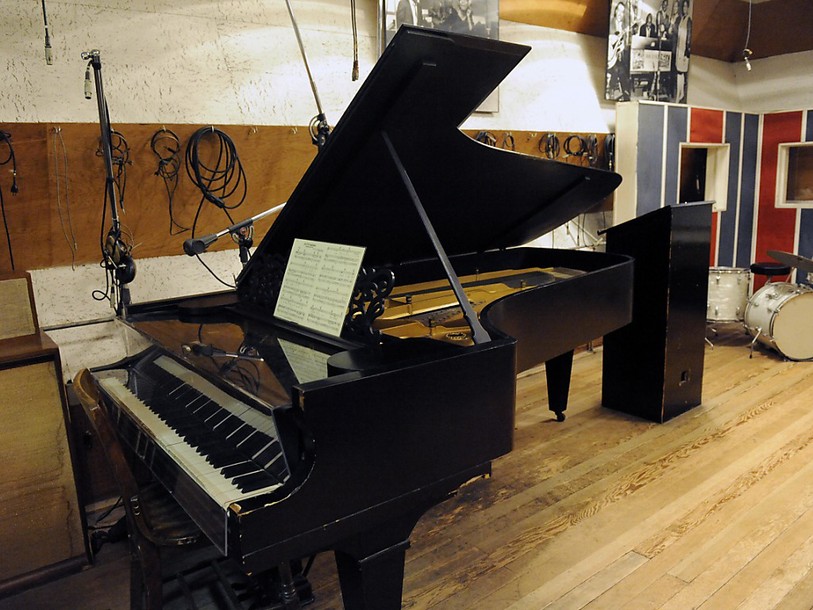 La COMCO sanctionne des vendeurs de pianos