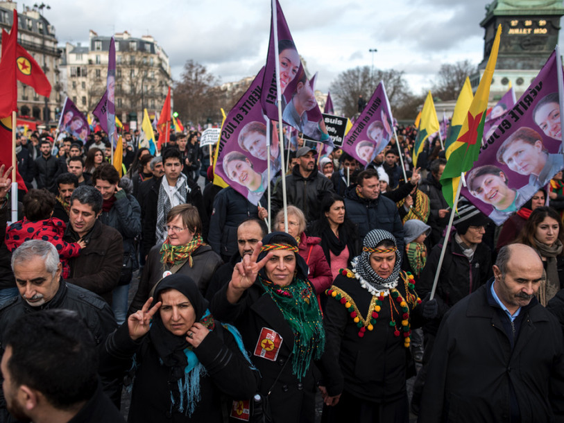 Des milliers de Kurdes réclament 