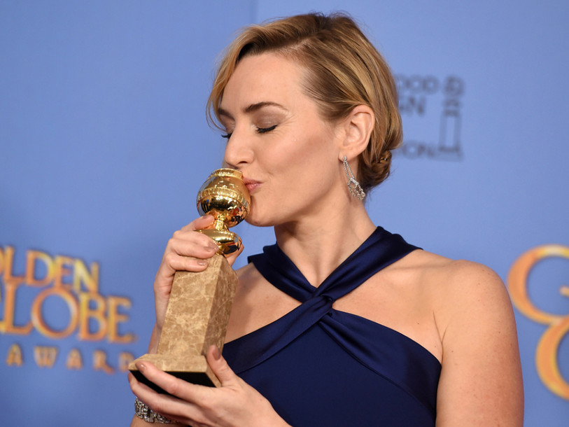 Kate Winslet et Matt Damon reçoivent les premiers Golden Globes
