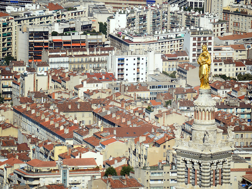 Un jeune armé d'une machette agresse un enseignant juif à Marseille