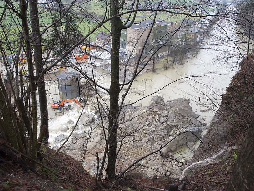 La chute d'un pan de falaise cause une inondation à Wolhusen (LU)