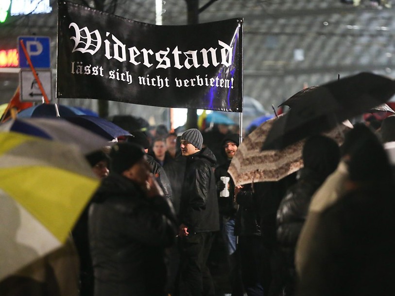 Des milliers de manifestants à Leipzig pour et contre les réfugiés